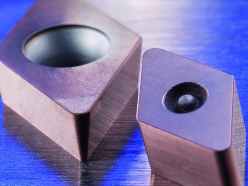 Neue Bearbeitungsstrategien beim Hartdrehen dank Solid PcBN und Keramik- Wendeschneidplatten